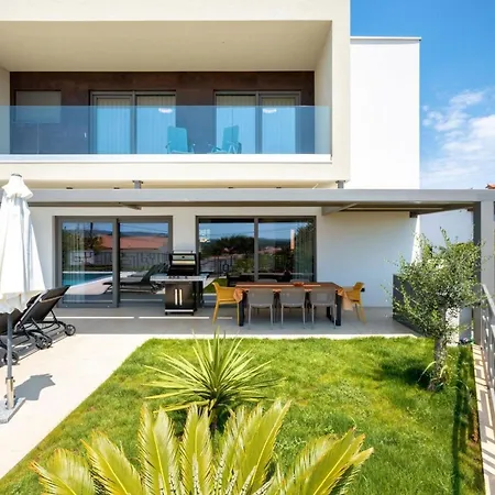 Ferienhaus In Mit Privatem Pool Und Meerblick * Medulin