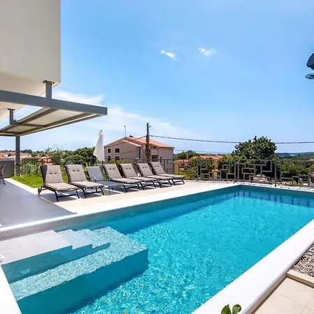 Feriehus Ferienhaus In Mit Privatem Pool Und Meerblick Medulin